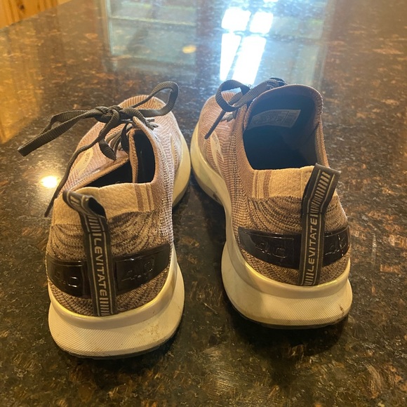 Only worn twice. Brand new condition. Great running shoes. - Picture 3 of 5